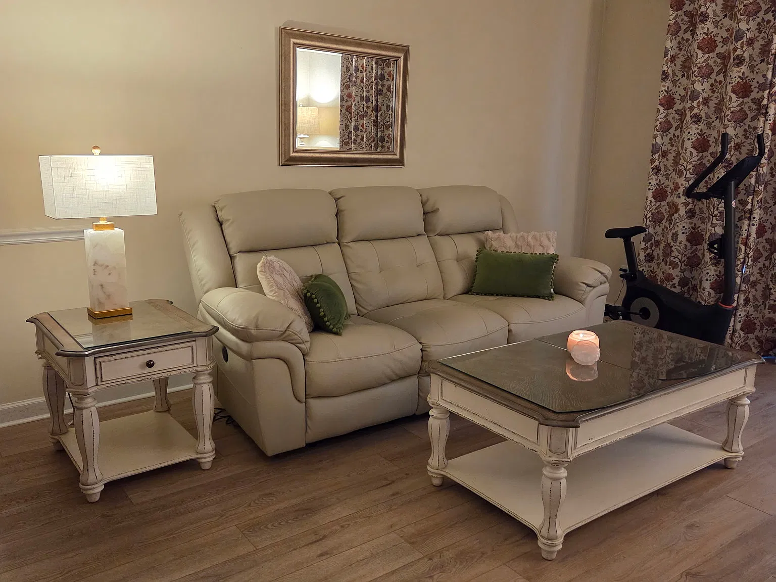 2 bed, 1050 sqft, $1,800 — Photo 1