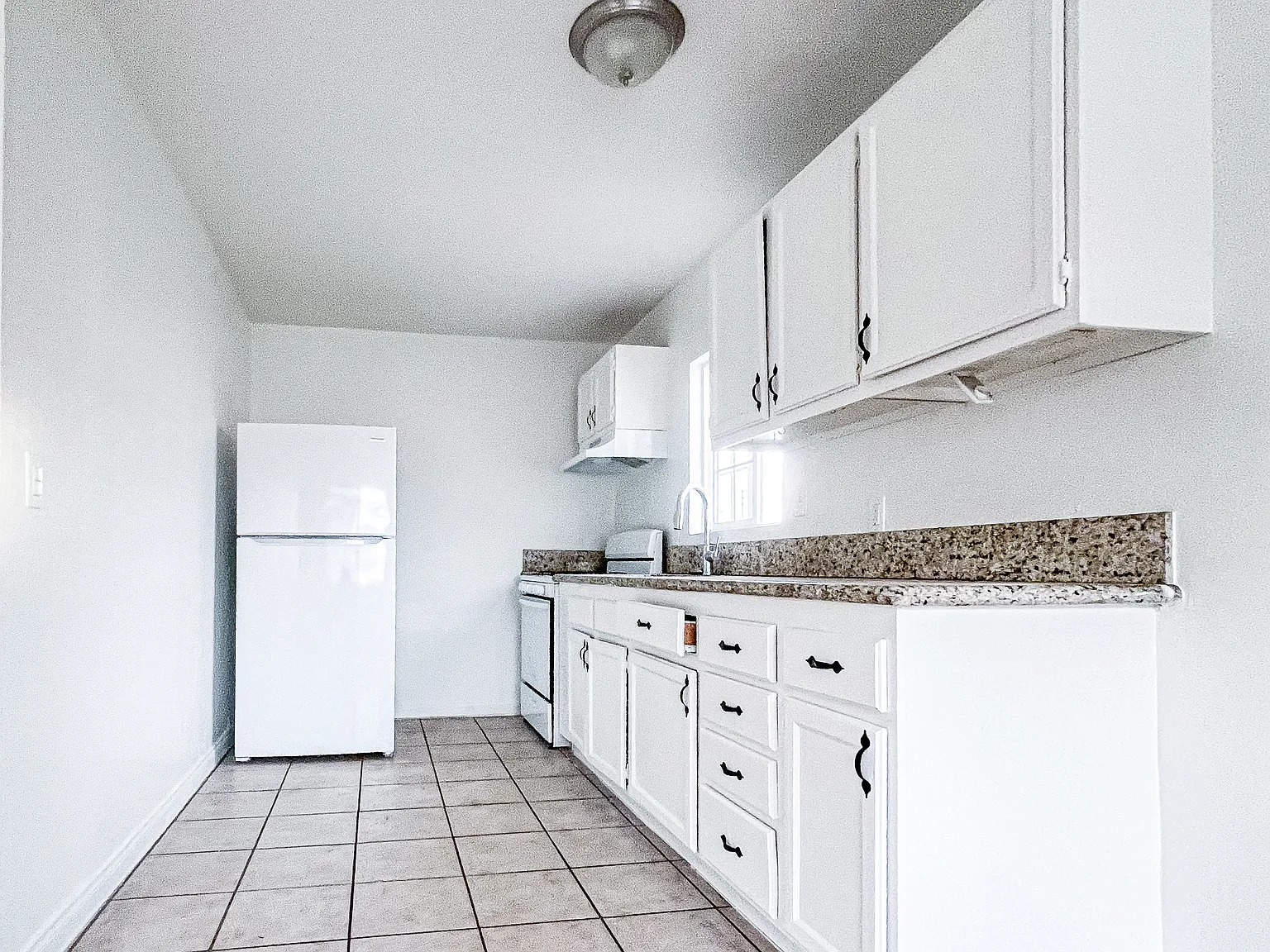 1 bed, 555 sqft, $1,607 — Photo 3