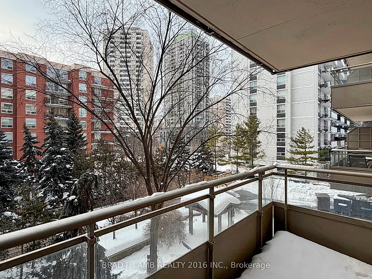 245 Davisville Ave #302 — Photo 14