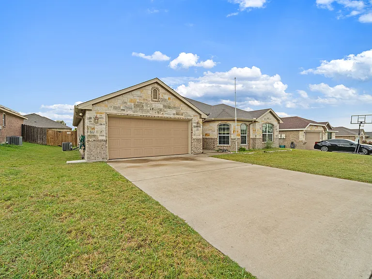 700 Cosper Creek Dr — Photo 2