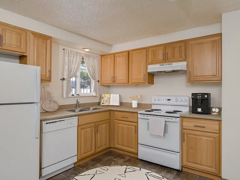 440 NW 23rd St — Photo 3