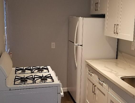 4th image of 222 N Jackson St APT 11