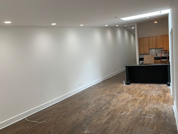 3rd image of 15 S William St #5