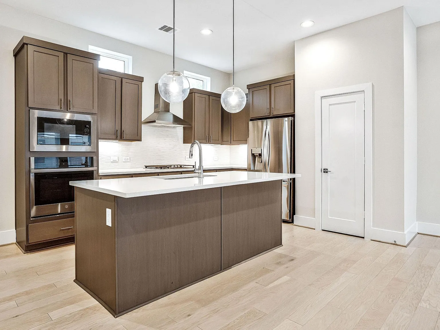 3 bed, 3.5 bath, 2328 sqft, $2,840 — Photo 1