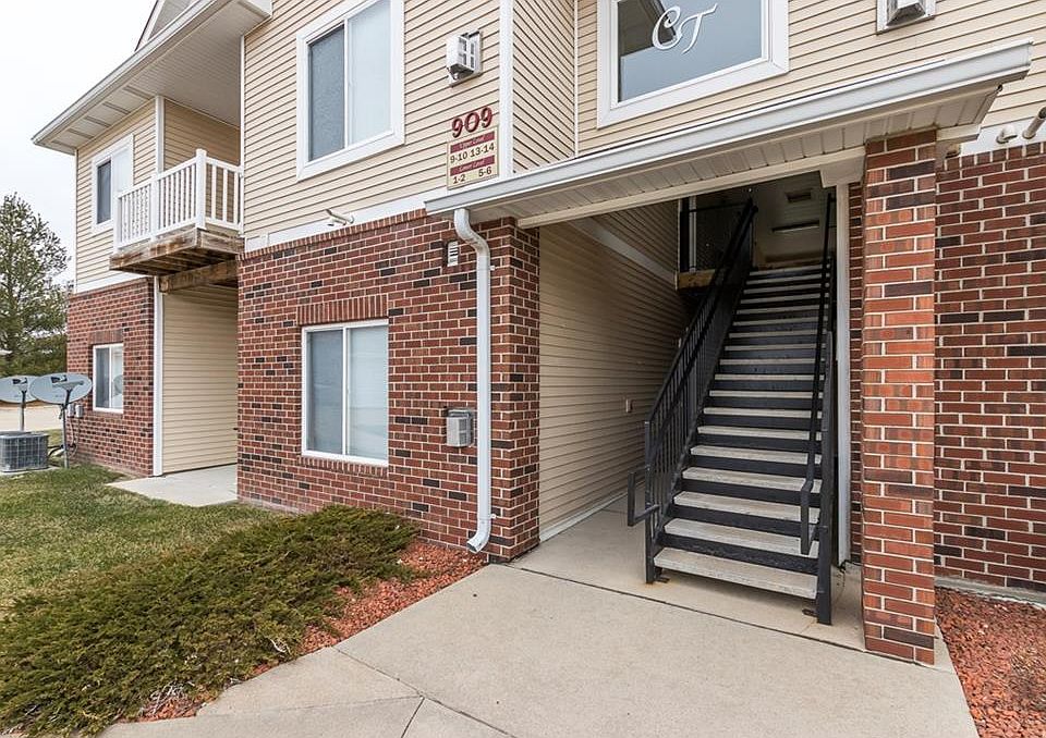 1st image of 909 7th Ave SE Unit 9