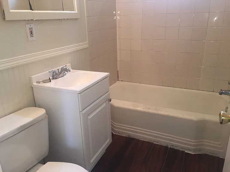 1507 N Florence Ave — Photo 2
