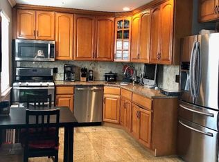 7541 260th St, Glen Oaks, NY 11004