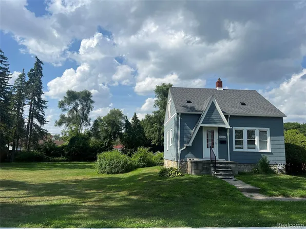 32270 Bridge St, Garden City, MI 48135