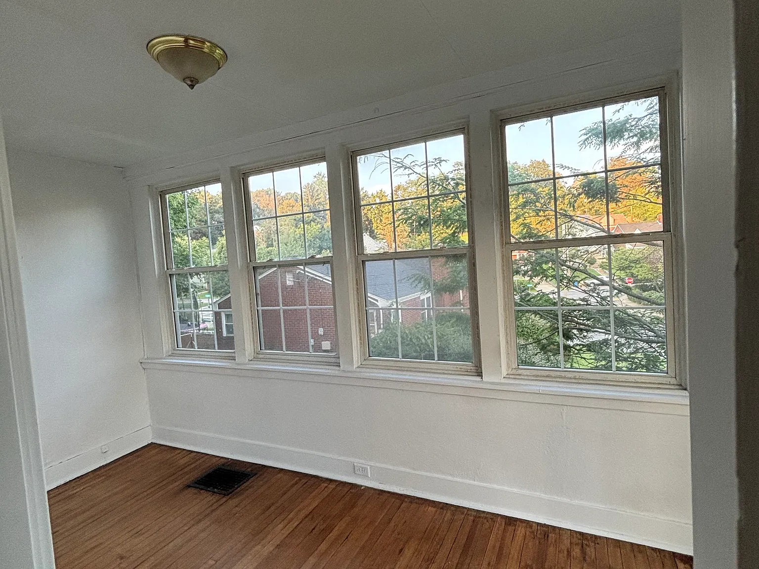 3672 Myrtle Ave — Photo 4