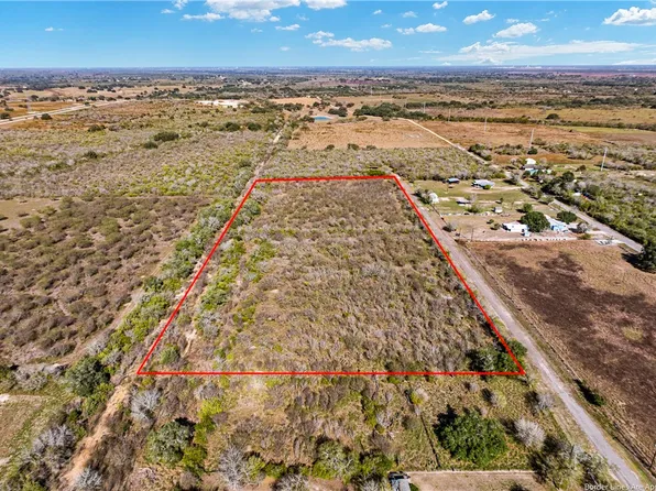 S 2nd St, Skidmore, TX 78389