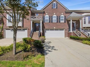 963 Sandalwood Dr, Troy, MI 48085