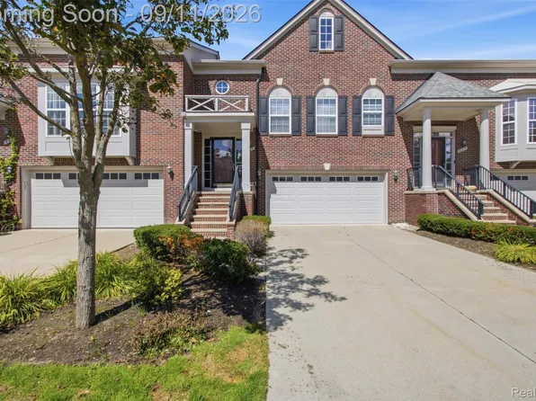 963 Sandalwood Dr, Troy, MI 48085