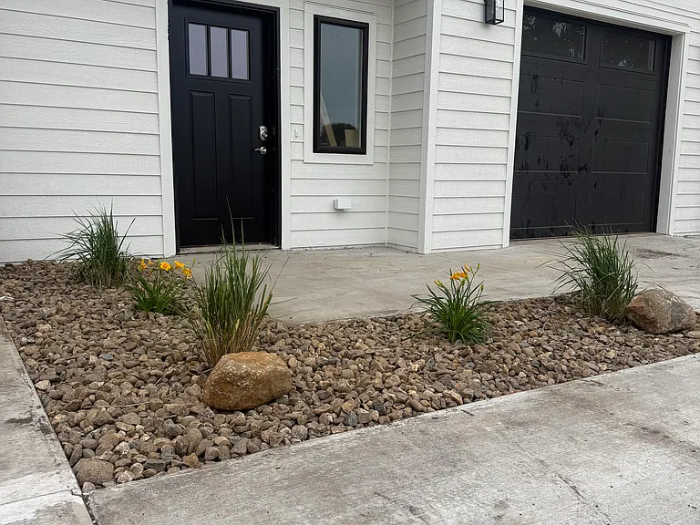 906 Olive Ave N — Photo 2