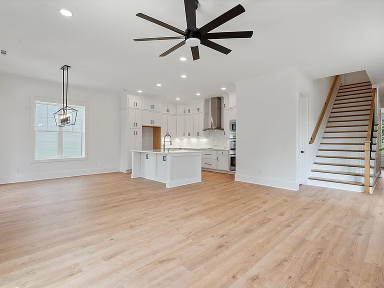 317 Old Shackle Island Rd — Photo 11