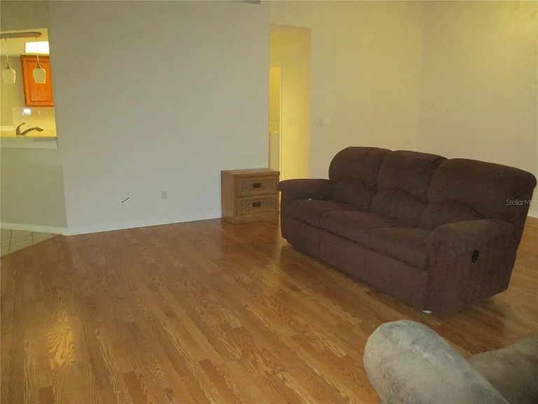 209 N Brockfield Dr — Photo 3
