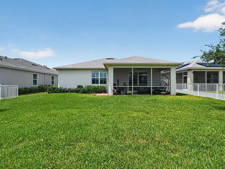 10430 SW Captiva Dr — Photo 32