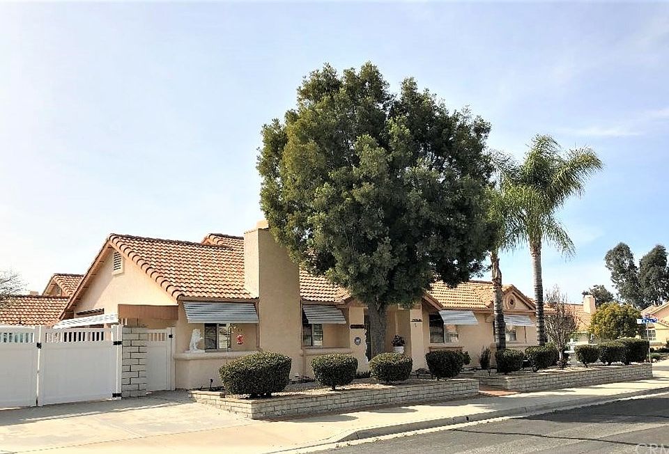 1st image of 2561 La Paz Ave