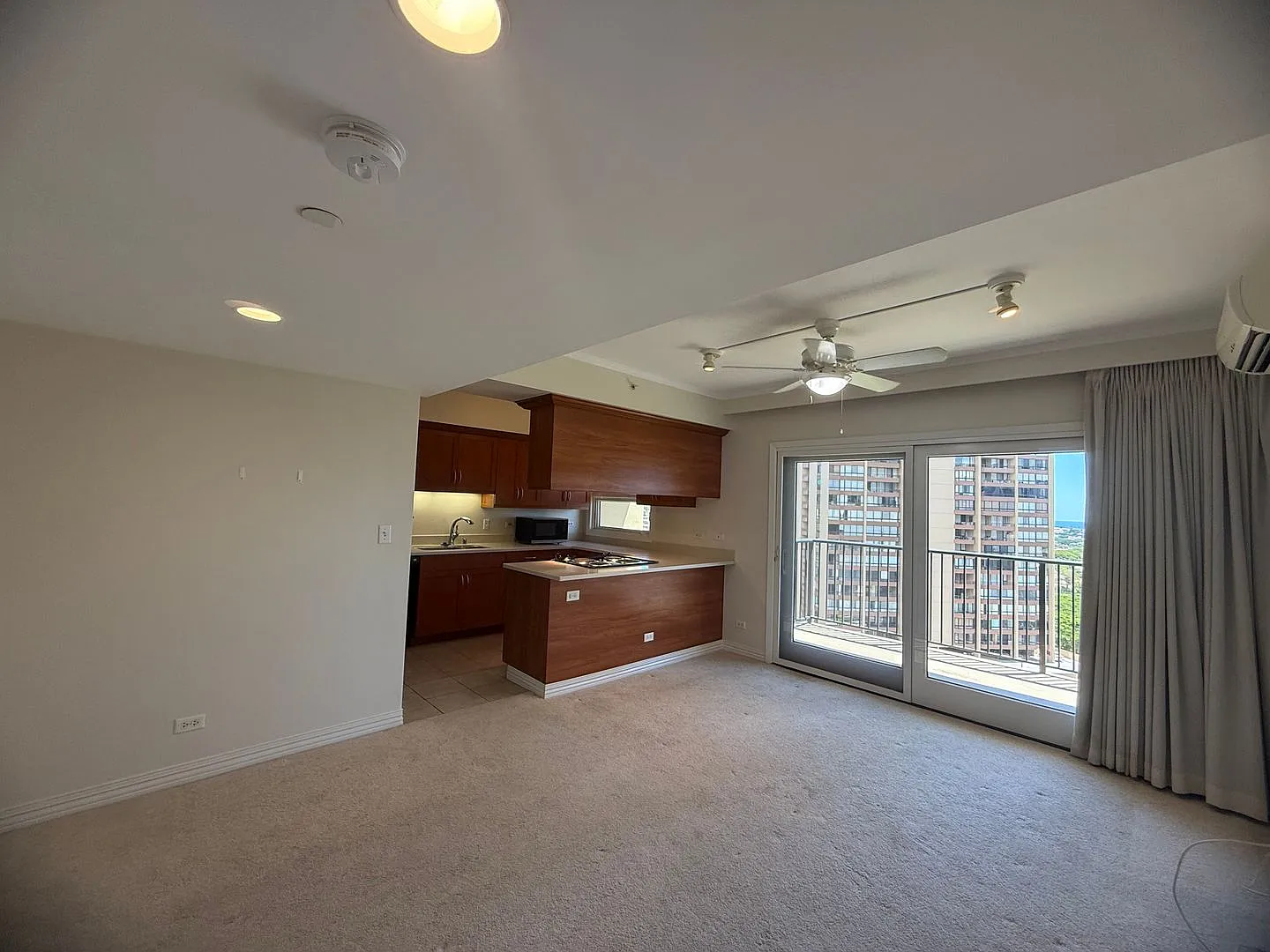 Studio/1ba/1 Pkg In Nuuanu Water/Sewer/Basic Cable & Wi-Fi Included! — Photo 3