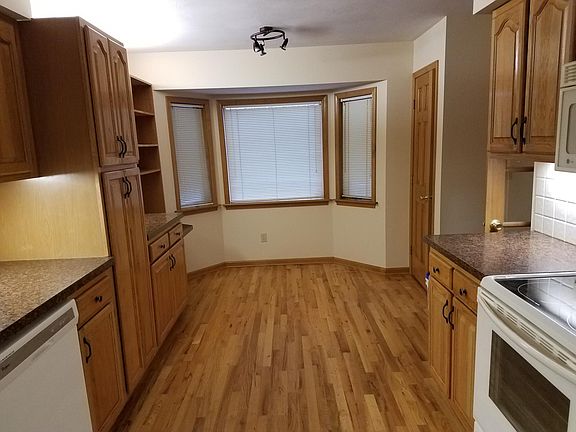 2nd image of 62 Midlake Cir
