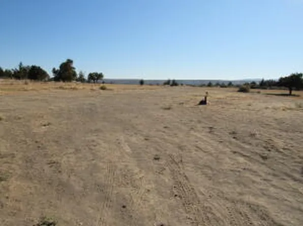 S Adams Dr, Madras, OR 97741