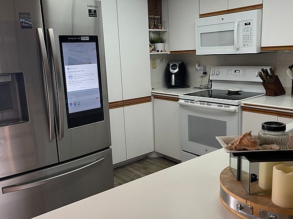 5th image of 2616 Cove Cay Dr Unit 603