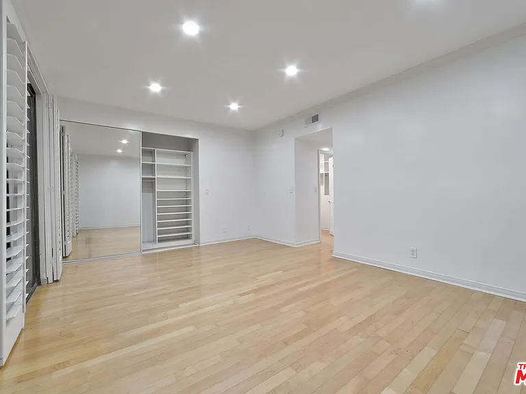 11939 Gorham Ave #105 — Photo 28