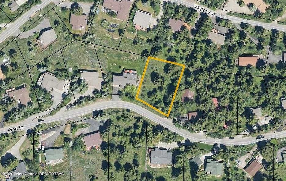 1st image of 658 Pine Dr