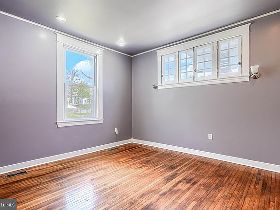 5th image of 3213 Vickers Rd #1