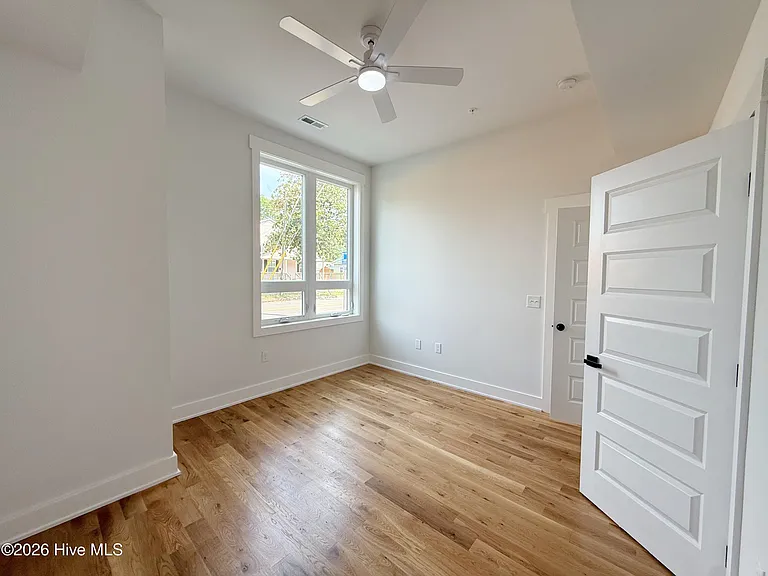 720 Castle St #202 — Photo 6