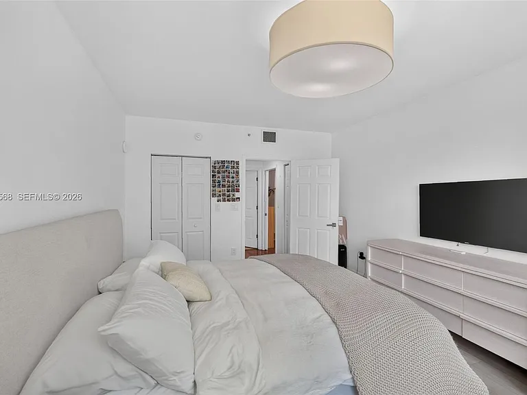 2000 N Bayshore Dr #306 — Photo 10