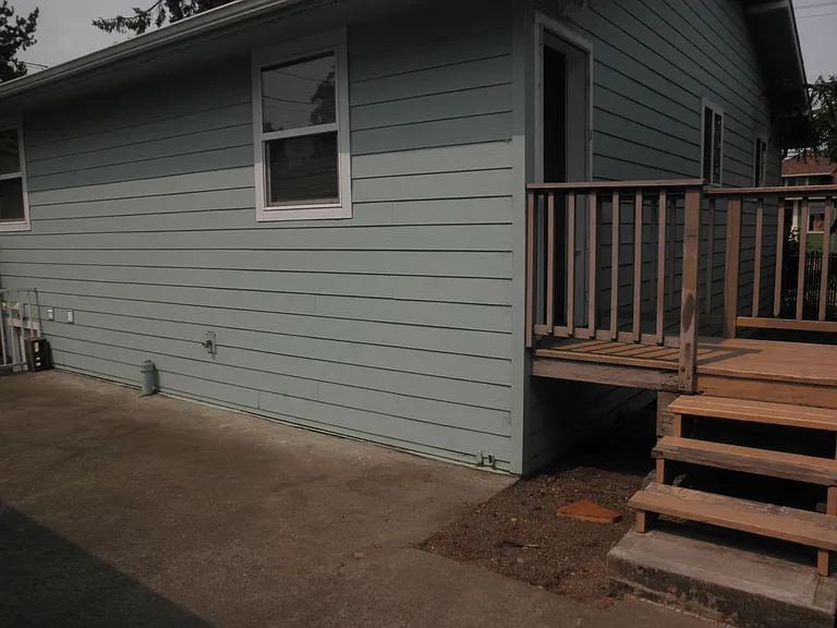 340 14th St SE — Photo 8
