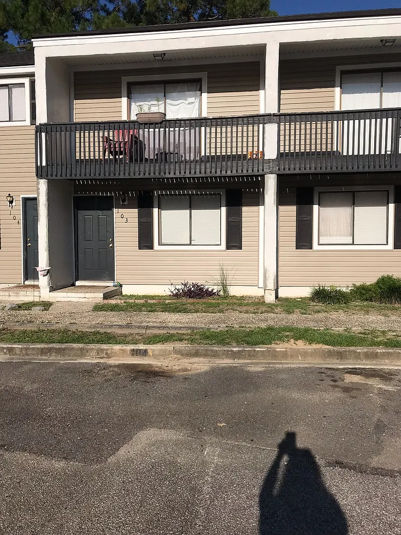 Great 2 bedroom 1.5 bath Town Home — Photo 1
