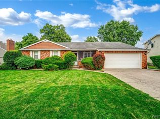 121 Regency Dr, Grand Island, NY 14072