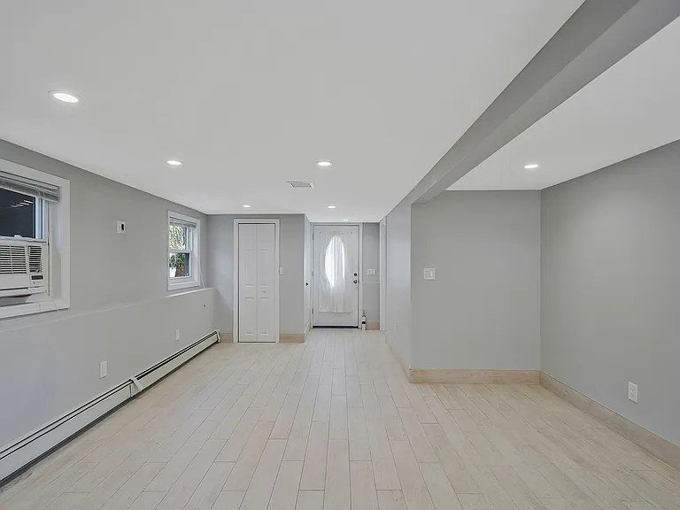 1072 Hicksville Rd — Photo 16
