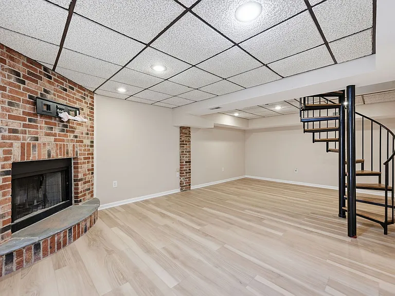 512 Dennis Ave — Photo 13