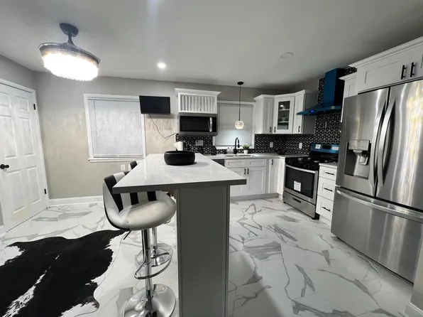 6403 North 49th STREET, Milwaukee, WI 53223