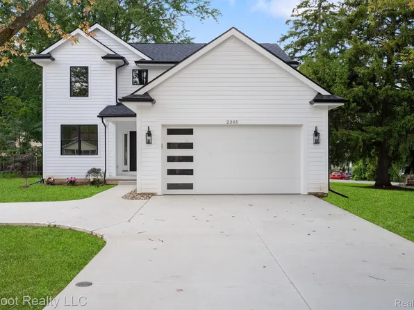 2205 Oaknoll St, Auburn Hills, MI 48326