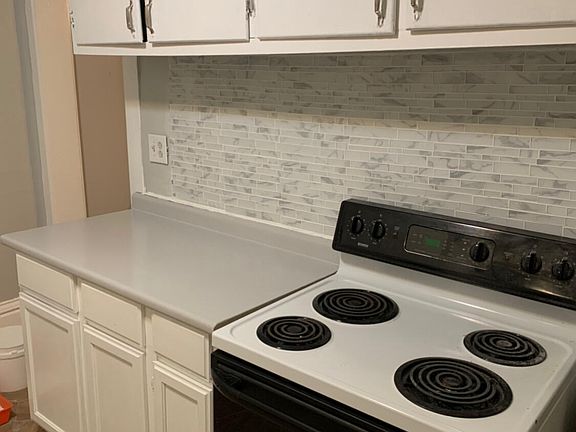 5th image of 110 N Magnolia Ave