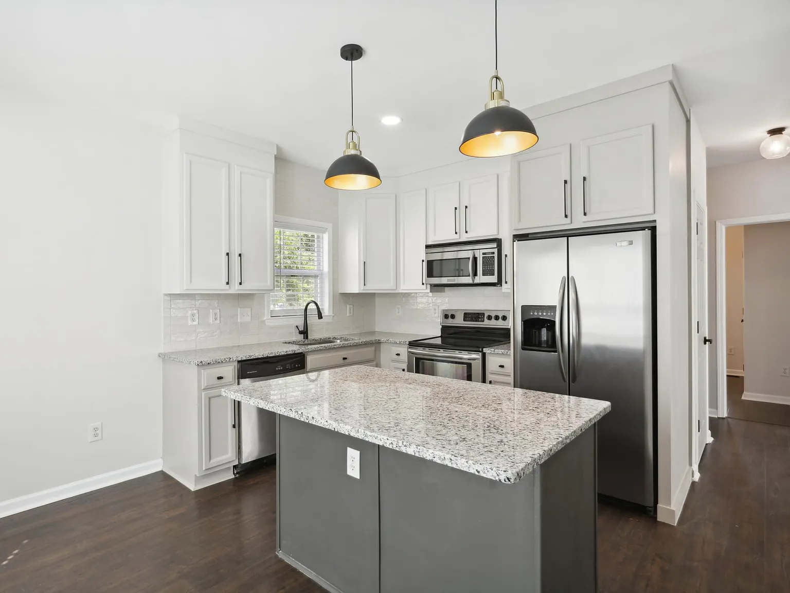 1579 Liberty Avenue SE — Photo 2