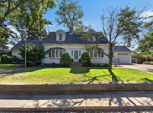 415 Ridgeway St, Saint Joseph, MI 49085