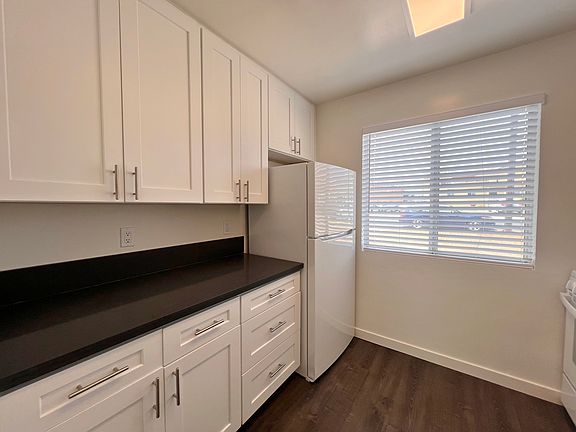 4th image of 2223 Dunlop St