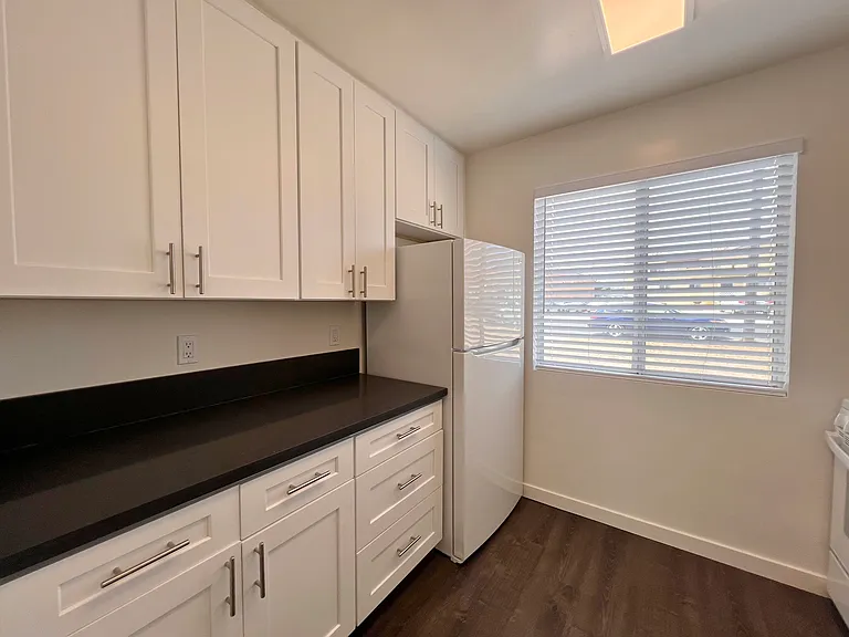 2223 Dunlop St — Photo 4