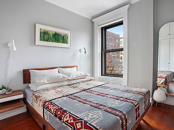3rd image of 107 W 82nd St APT 4A
