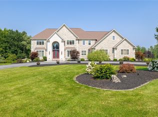 1 Stablegate Dr, Webster, NY 14580