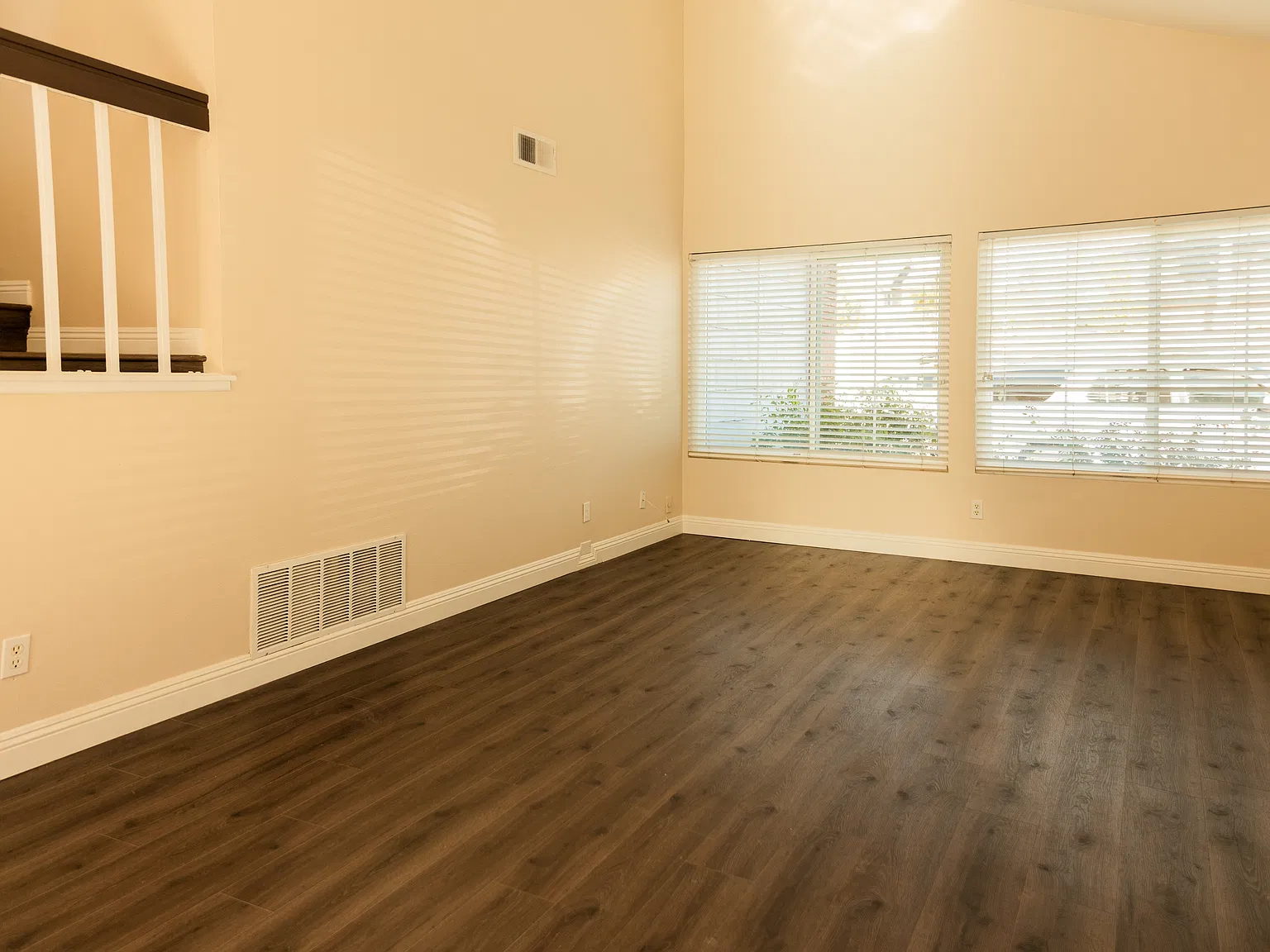 3 bed, 2.5 bath, 1703 sqft, $4,900 — Photo 4