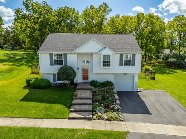 5733 Lake Hill Dr, Romulus, NY 14541