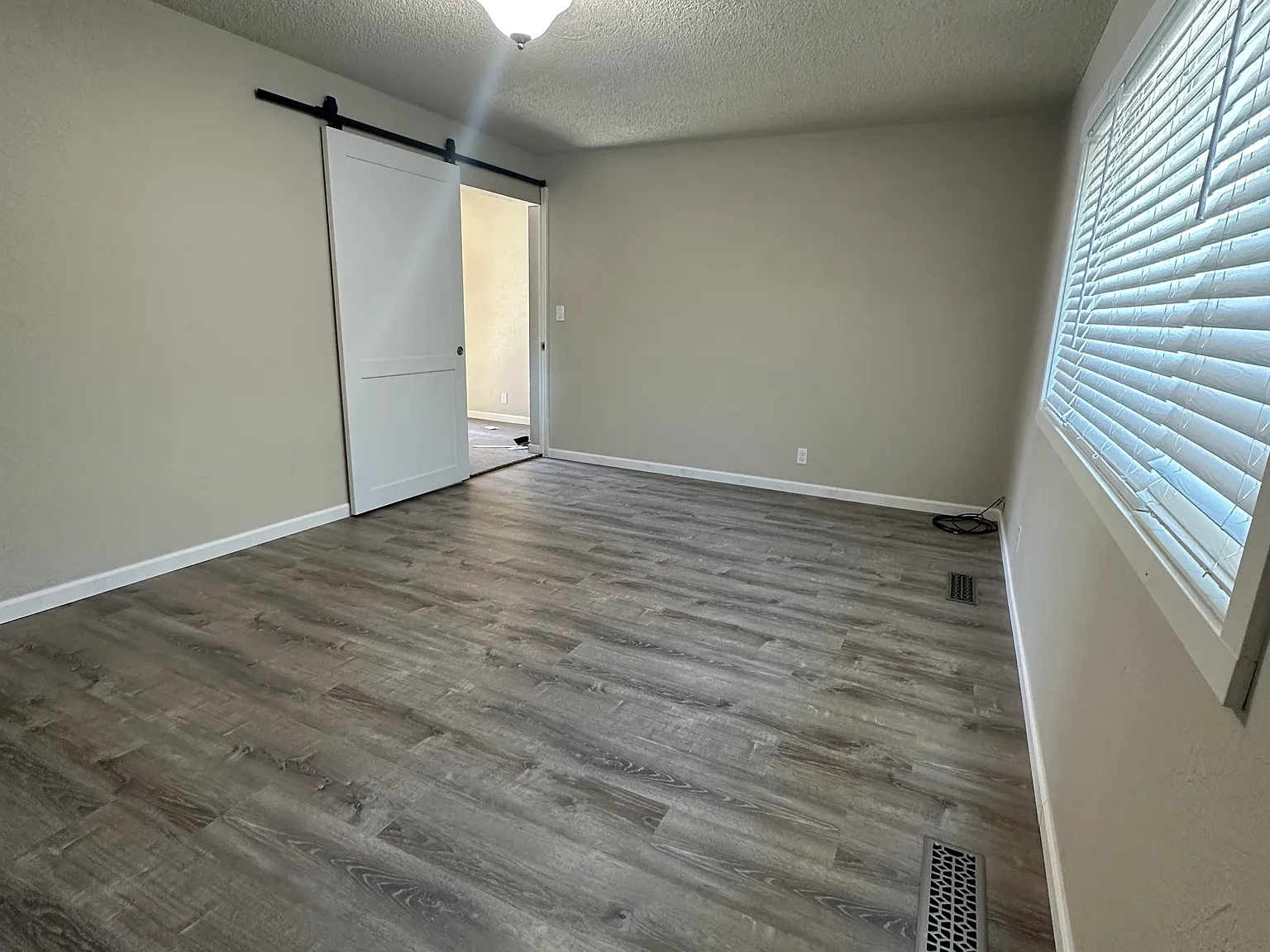 2 bed, 925 sqft, $2,200 — Photo 3