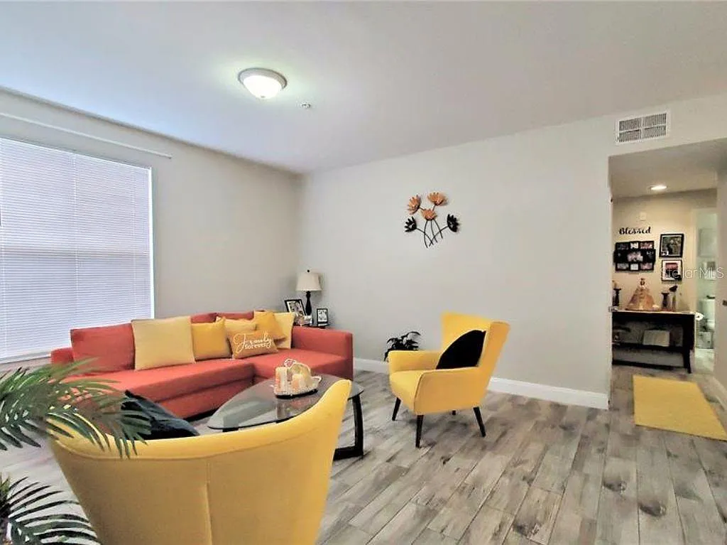 2 bed, 2.0 bath, 1077 sqft, $1,600 — Photo 4