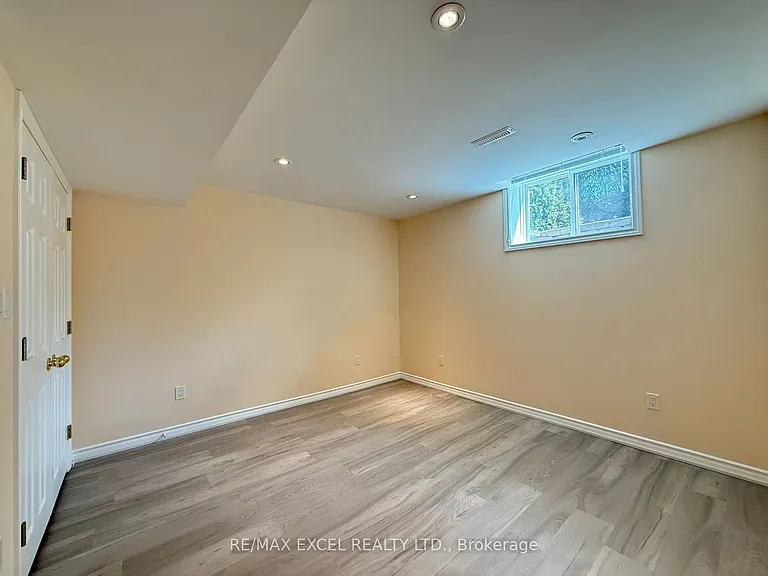 278 Ivy Jay Cres #BASEMENT — Photo 5
