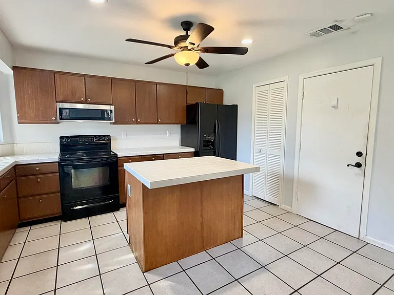 6048 Garrett St — Photo 17
